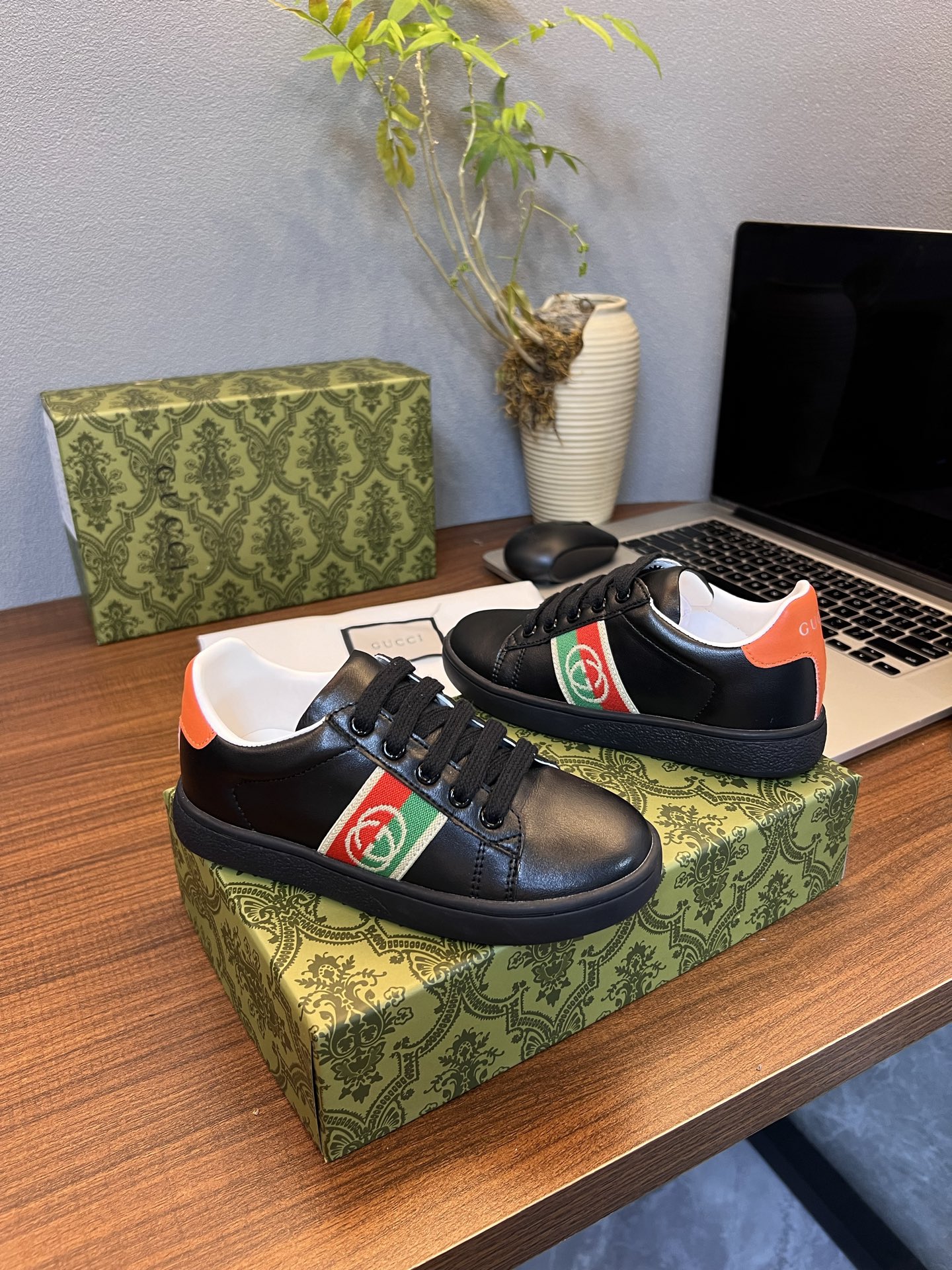 Children's shoes child